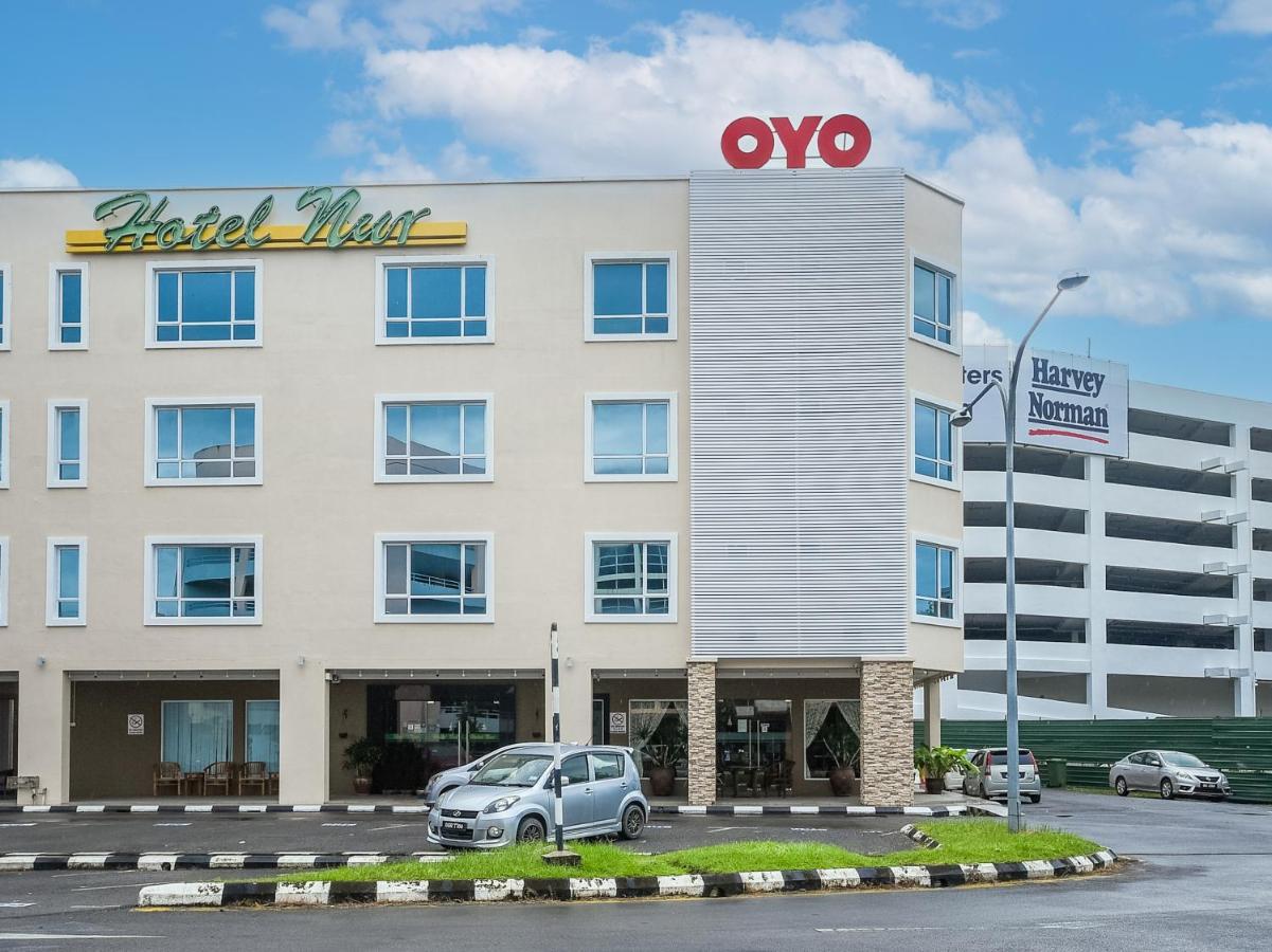 Super Oyo 985 Hotel Nur Мири Екстериор снимка
