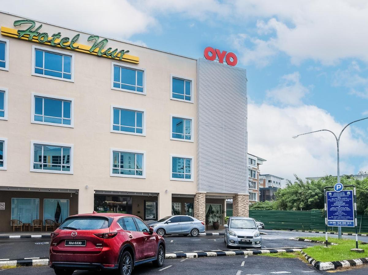 Super Oyo 985 Hotel Nur Мири Екстериор снимка