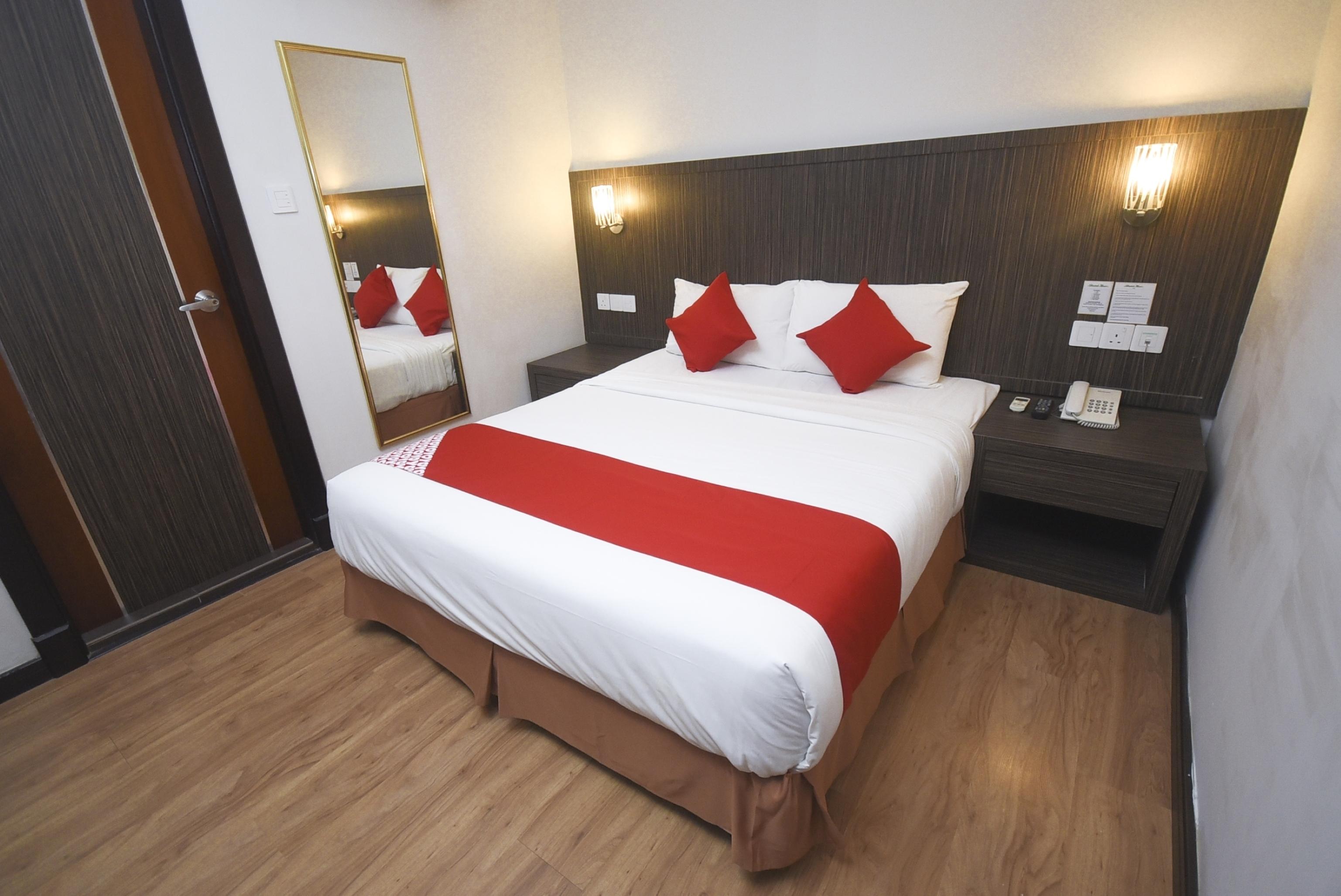 Super Oyo 985 Hotel Nur Мири Екстериор снимка