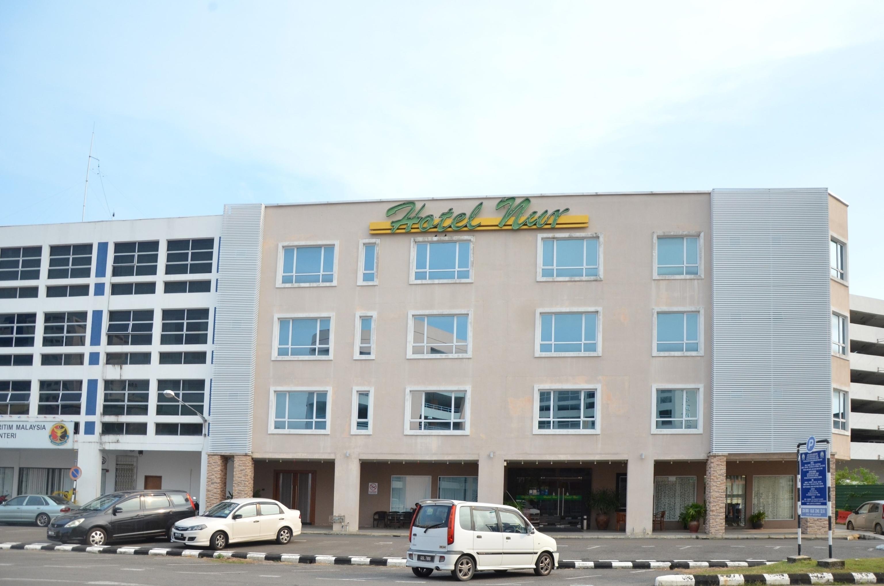 Super Oyo 985 Hotel Nur Мири Екстериор снимка
