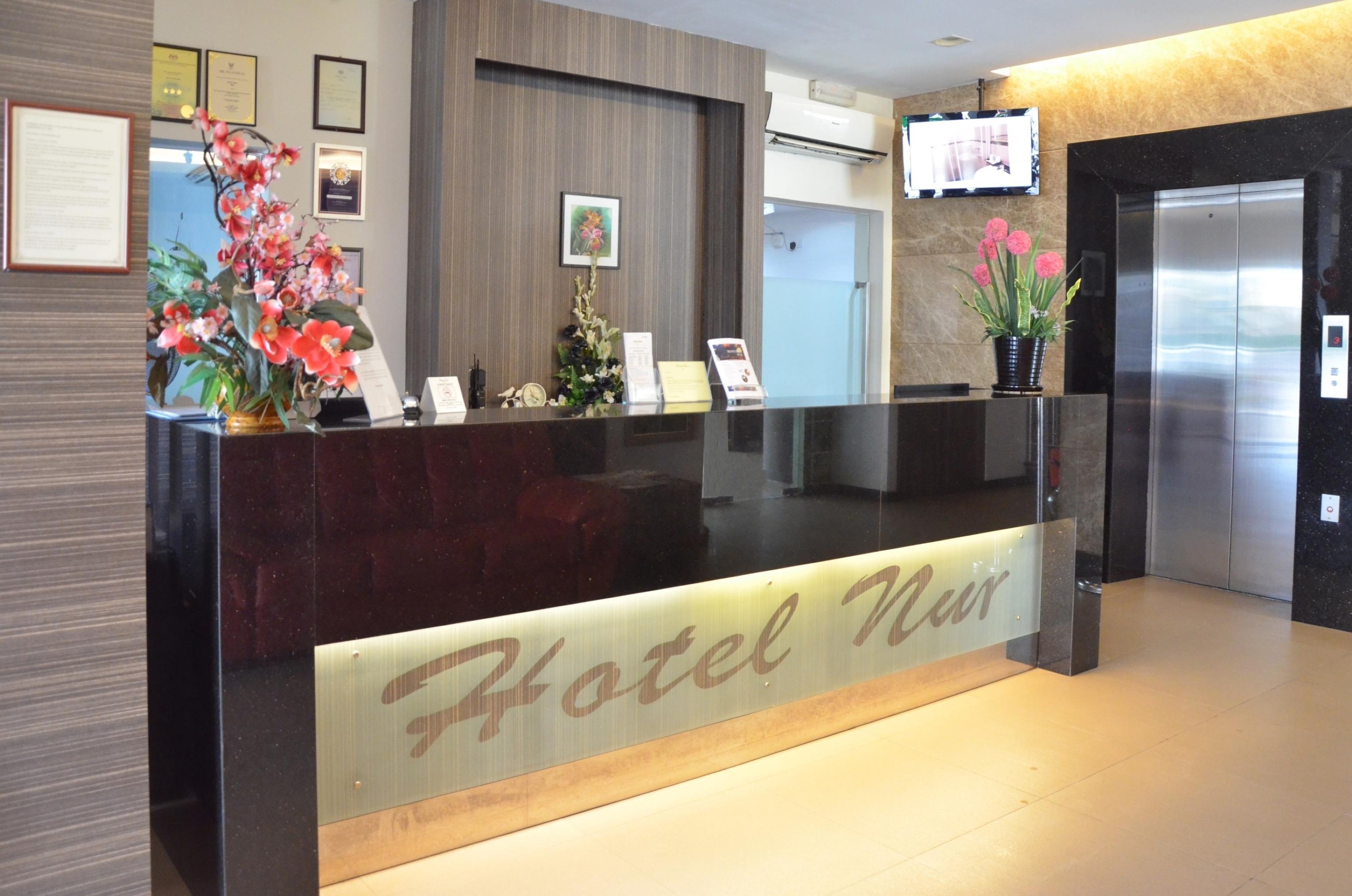 Super Oyo 985 Hotel Nur Мири Екстериор снимка