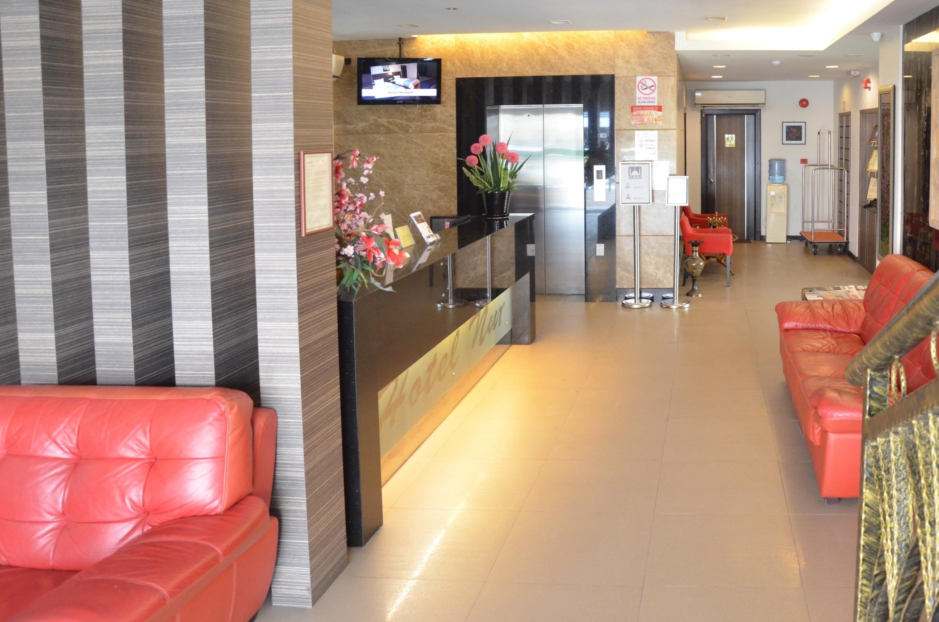 Super Oyo 985 Hotel Nur Мири Екстериор снимка