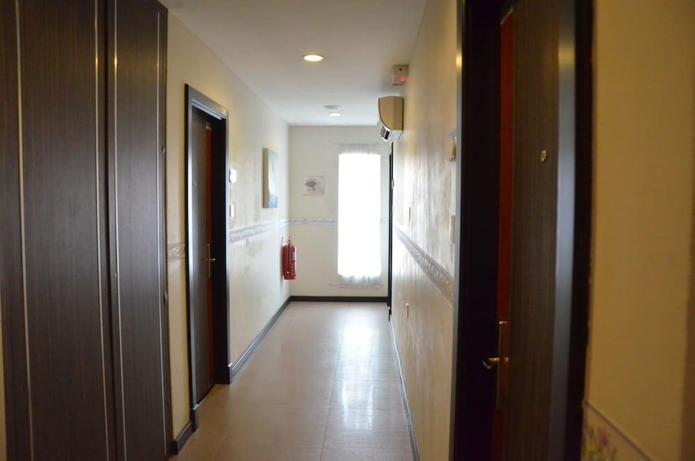 Super Oyo 985 Hotel Nur Мири Екстериор снимка