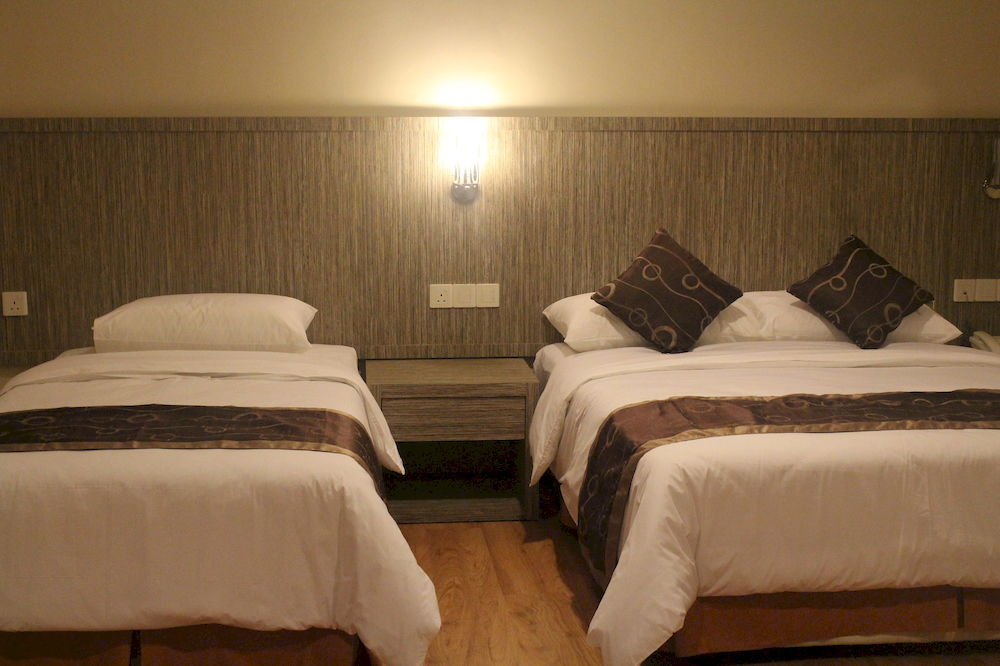 Super Oyo 985 Hotel Nur Мири Екстериор снимка