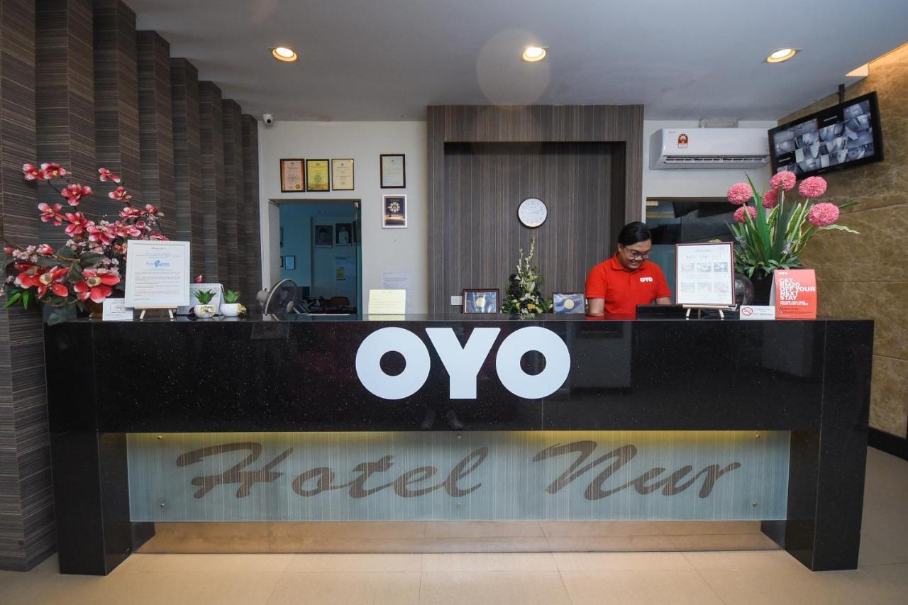 Super Oyo 985 Hotel Nur Мири Екстериор снимка
