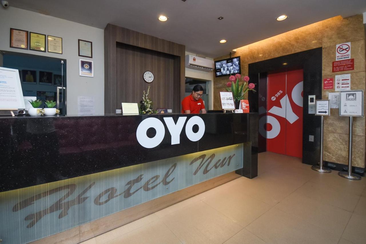 Super Oyo 985 Hotel Nur Мири Екстериор снимка